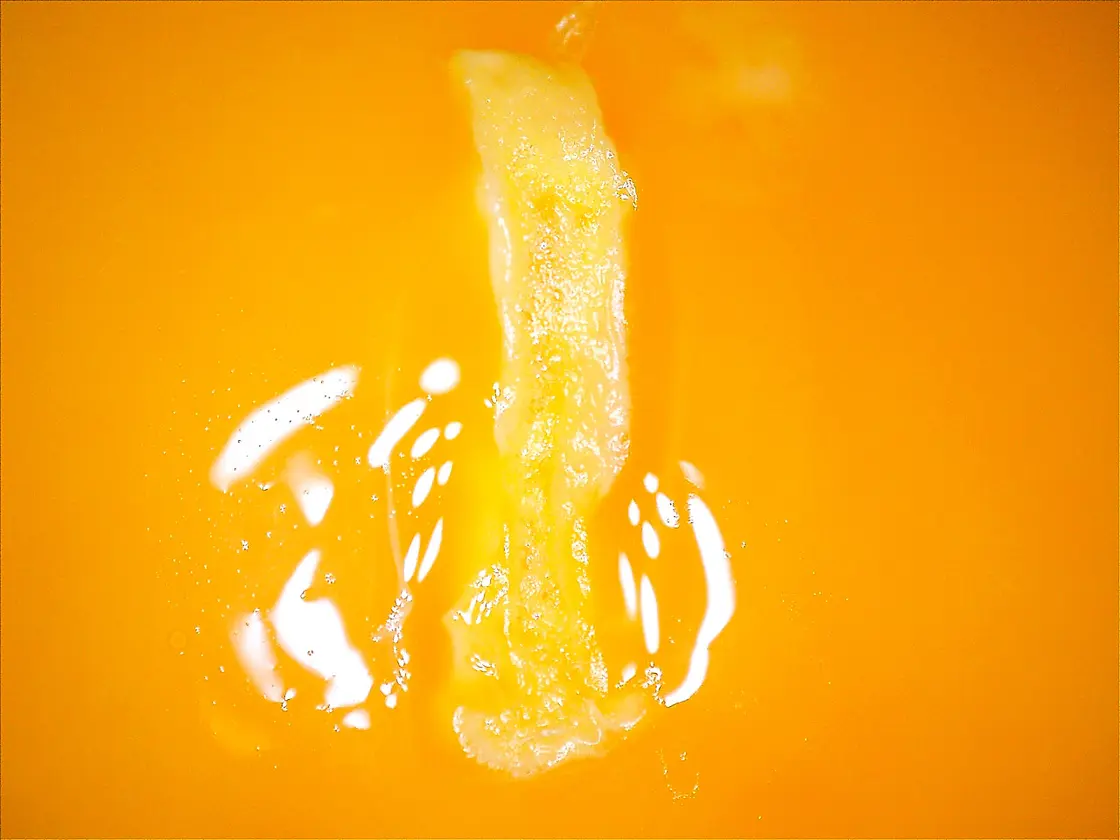 Mikroskopische Darstellung einer thermisch induzierten Koagulation im Gewebe durch Hochfrequenz – Beispiel für die Anwendung in der Chirurgie