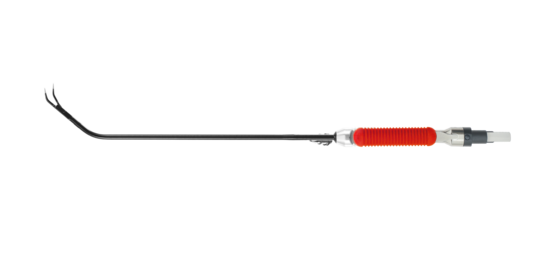 Gewinkelte Calvian endo-pen bipolare Klemme mit schwarzem Schaft und rotem Griffbereich vor weißem Hintergrund.