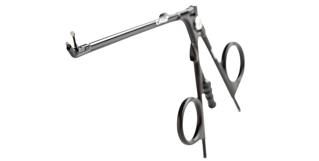 Calvian® Bipolare Zangen - Metallische bipolare Klemme in Scherenform mit geradem Schaft vor weißem Hintergrund.