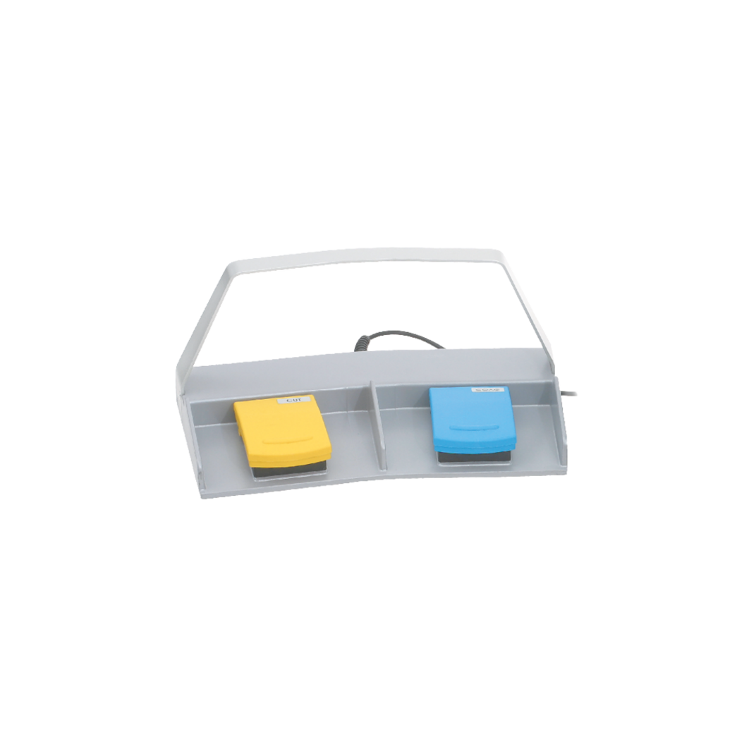 Zweifarbiger Fußschalter mit gelber und blauer Pedale zur Bedienung des CURIS® Radiofrequenzgenerators von Sutter Medizintechnik.